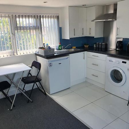 New Self Contained Flat,In Hayes, Free Parking Hotel Northolt  Exterior photo