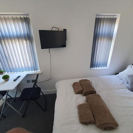 New Self Contained Flat,In Hayes, Free Parking Hotel Northolt  Exterior photo